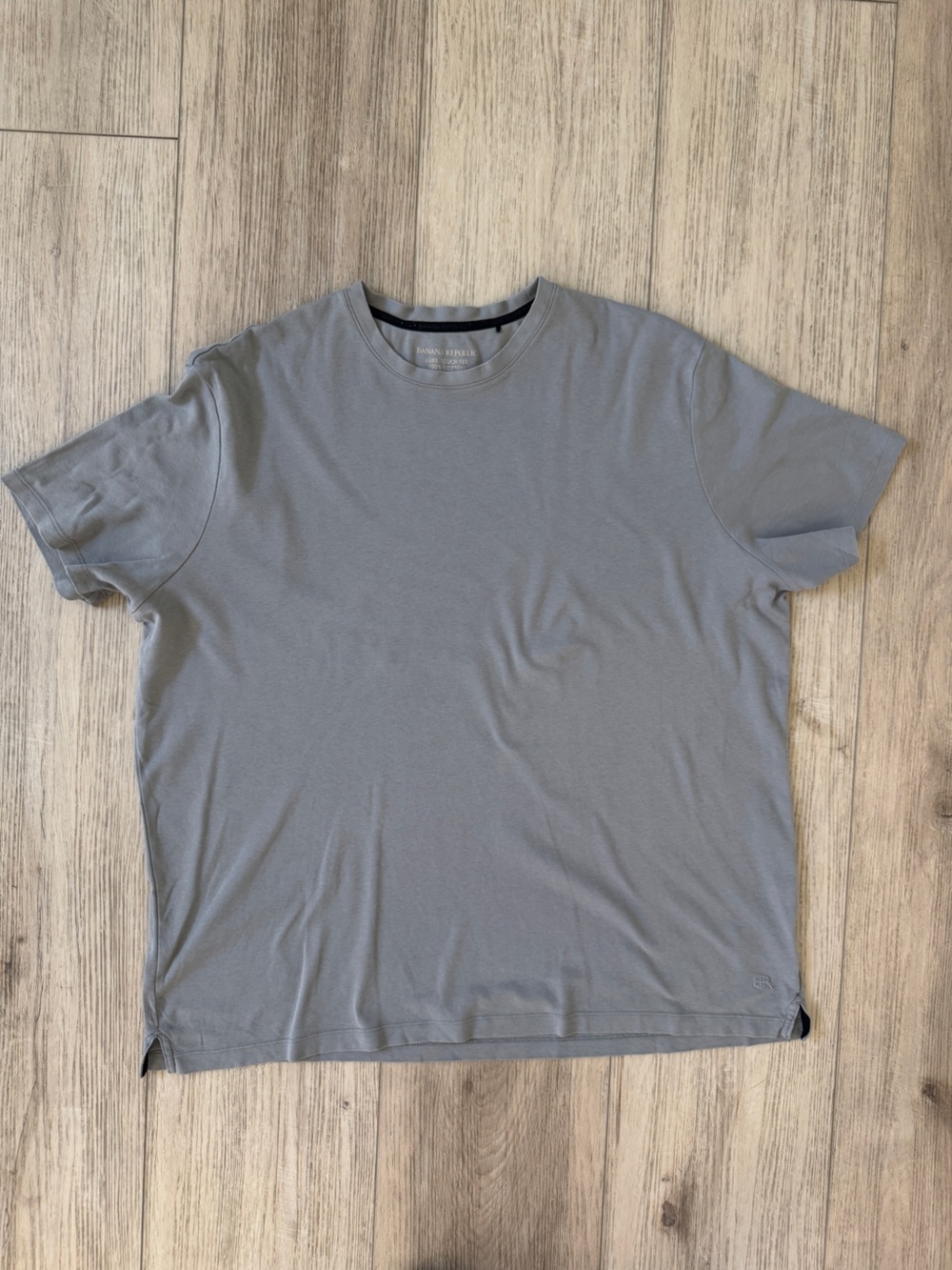 Banana Republic Men’s Crew Neck Tees - Black, Olive, Light Blue, Light Gray - Picture 6 of 7